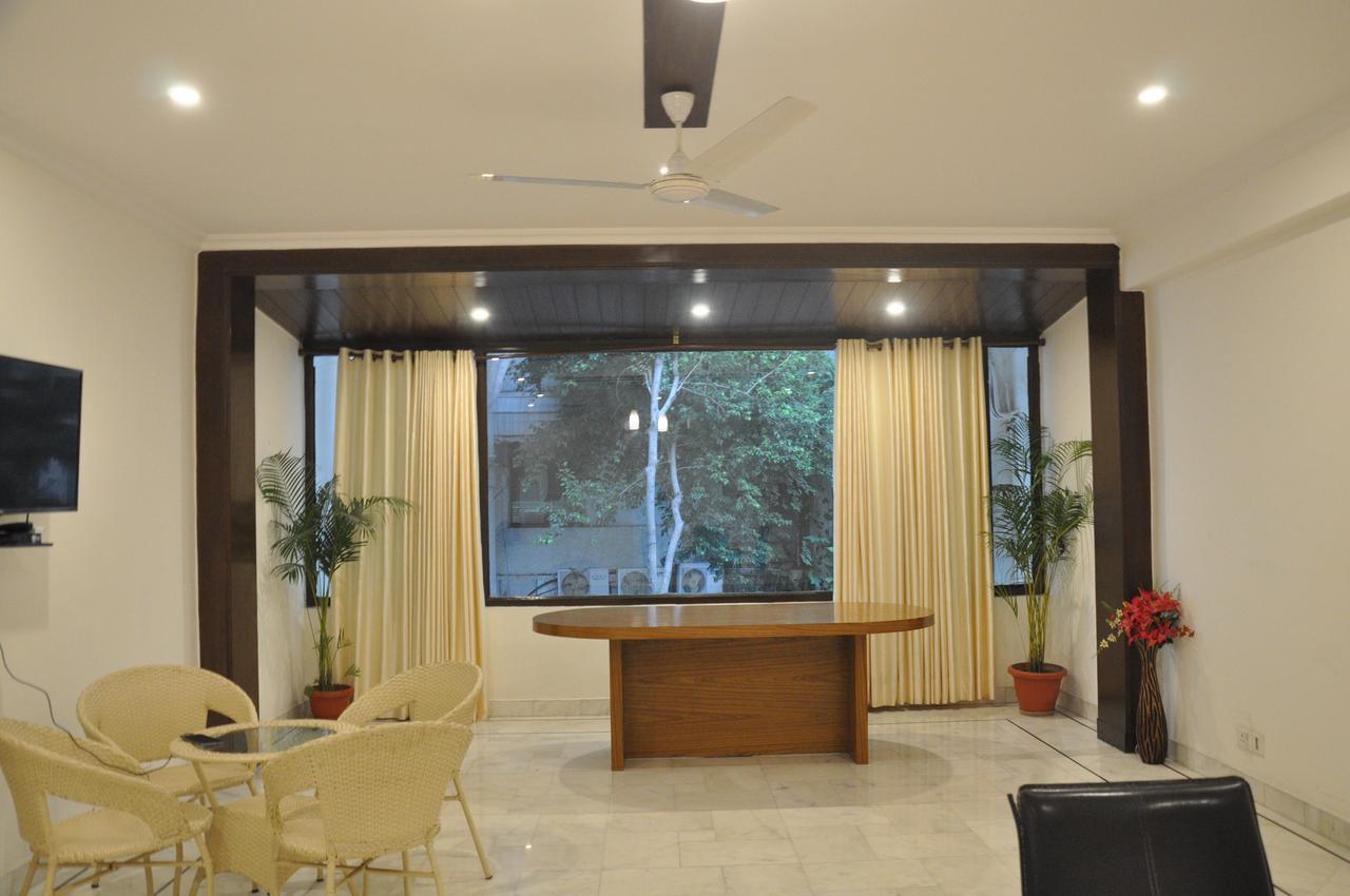 Fabhotel Namaste Bnb & Service Apartments Vasant Vihar New Delhi Buitenkant foto